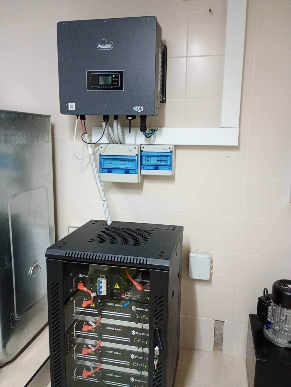 Inversor híbrido Azzurro 10 kW con batería de alta tensión - Innovasolar